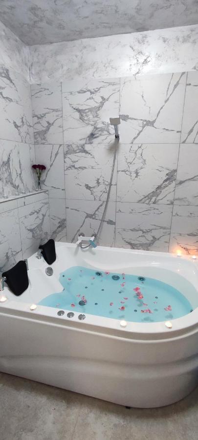 Jacuzzi Belle View Sinaia-Free Parking公寓 外观 照片